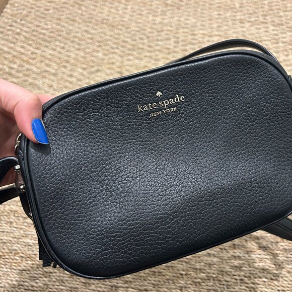 Small black leather Kate Spade cross-body bag with zipper tassel. - Picture 8 of 10